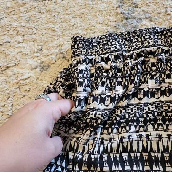 Harmony + HAVOC black/white Aztec design shorts - Picture 3 of 6